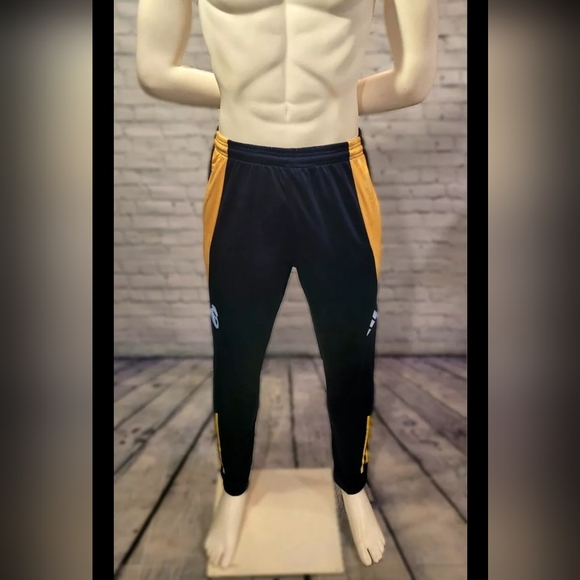 ⚽ L REAL MADRID TRAINING PANTS - Picture 2 of 11